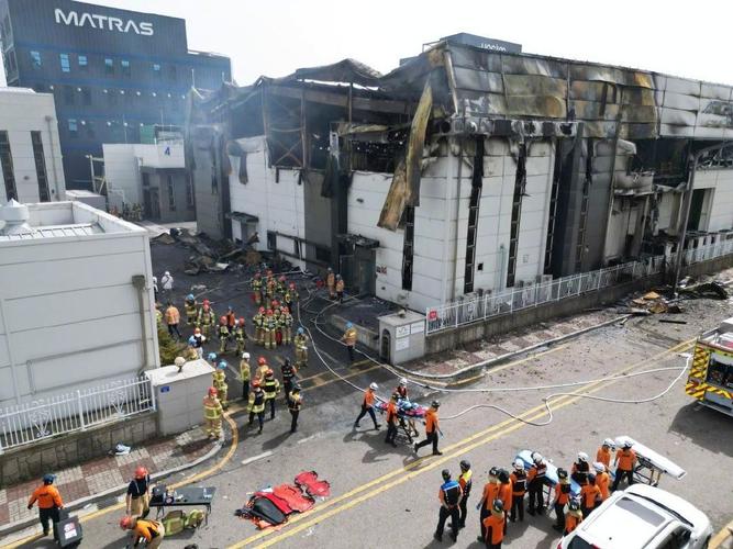 韩媒称京畿道电池厂火灾23人失踪，其中20人为外国国籍，我使馆：尚无法确认是否有中国公民