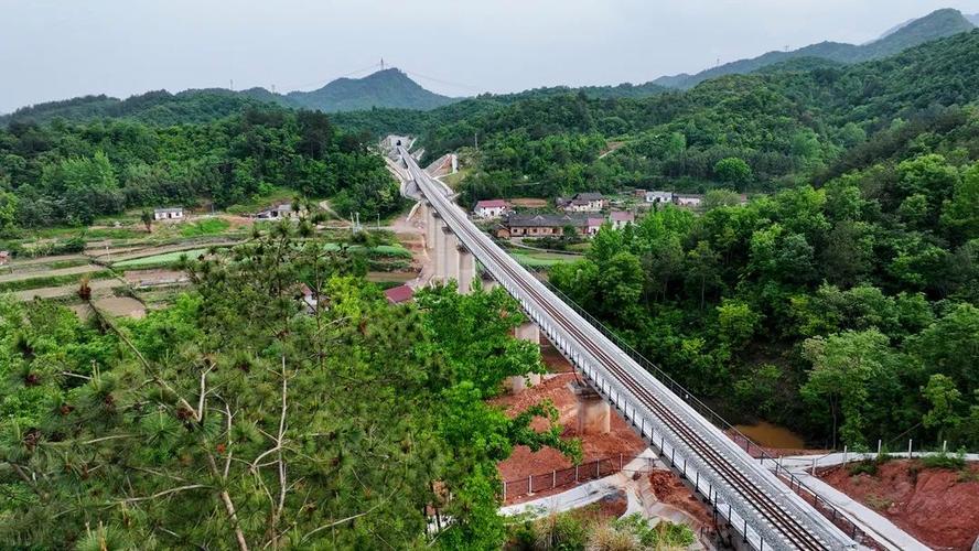 当远铁路预计6月底试通车