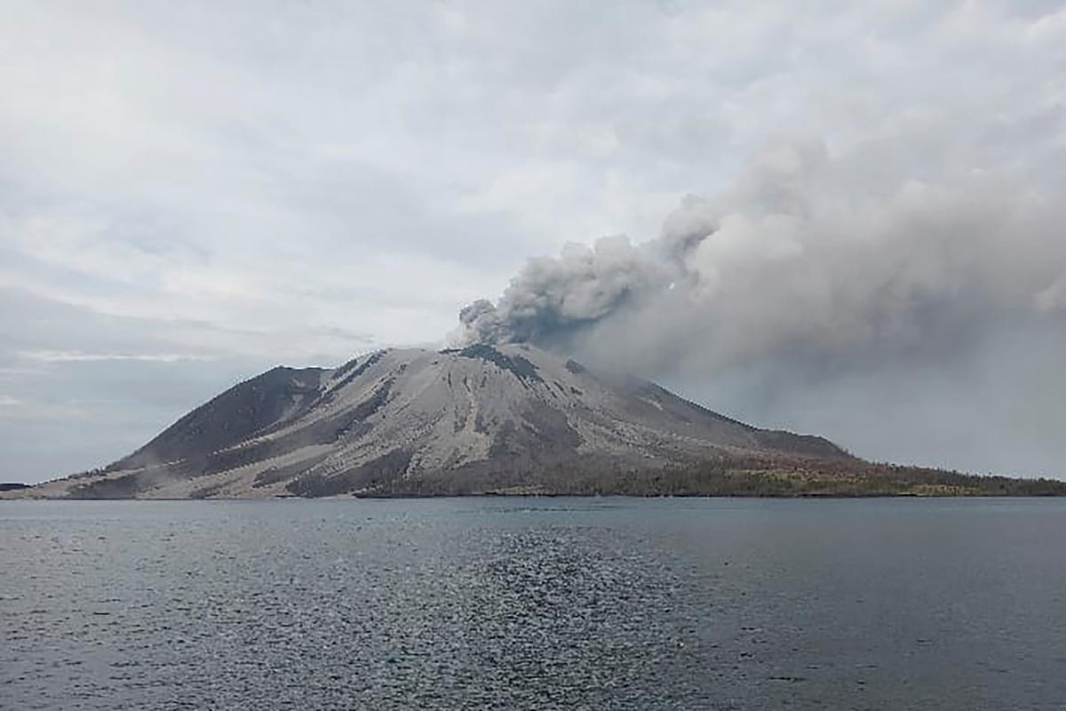 印尼调高鲁昂火山喷发预警等级至最高级