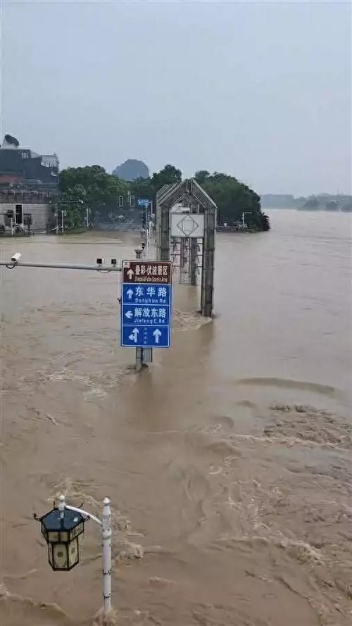 广西桂江出现今年第2号洪水 水位仍在继续上涨