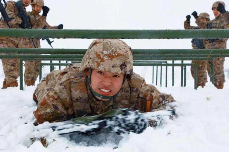 冷҈冷҈冷҈，让热血点燃冰天雪地里的“一把火”→