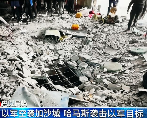 以军空袭加沙地带一收容所 致至少20人死亡